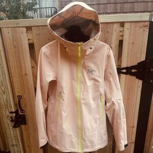 ARCTERYX WOMANS PRO LEVEL SKI JACKET “SENTINEL”PEACH/YELLOW NWOT CONDISH GORETEX